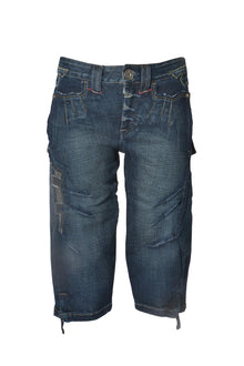  Distressed Jeans