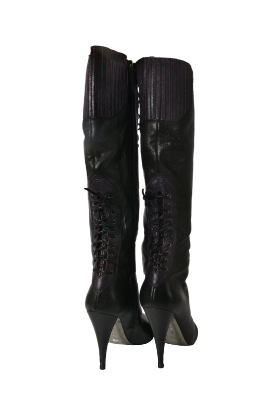 Geschnürte Stiefel