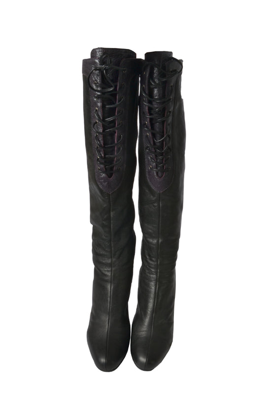 Geschnürte Stiefel